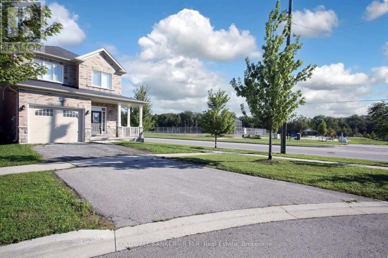 30 MOSES CRESCENT, Clarington (Bowmanville), Ontario, L1C0T7