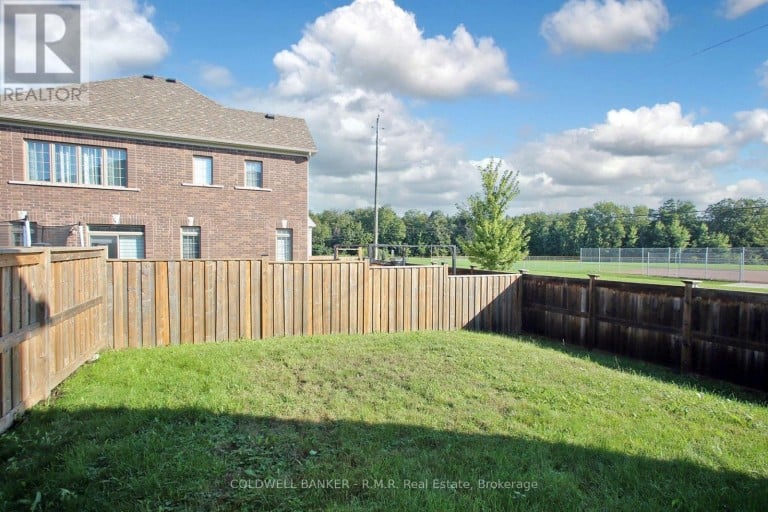 30 MOSES CRESCENT, Clarington (Bowmanville), Ontario, L1C0T7