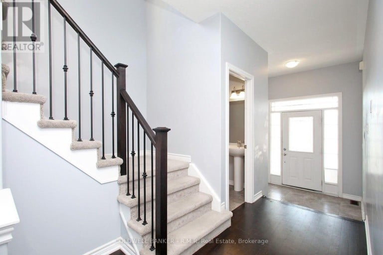 30 MOSES CRESCENT, Clarington (Bowmanville), Ontario, L1C0T7