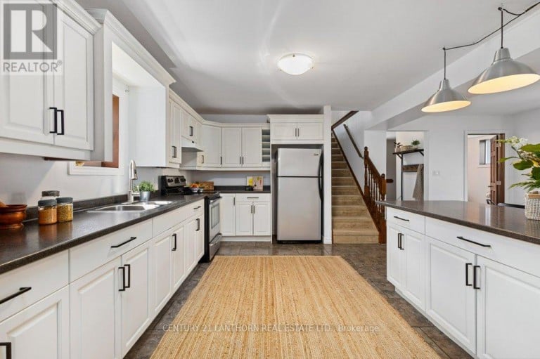 986 BLACK ROAD, Prince Edward County (Sophiasburg Ward), Ontario, K0K1W0