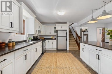986 BLACK ROAD Prince Edward County (Sophiasburg Ward) Ontario photo 11