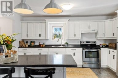 986 BLACK ROAD Prince Edward County (Sophiasburg Ward) Ontario photo 12
