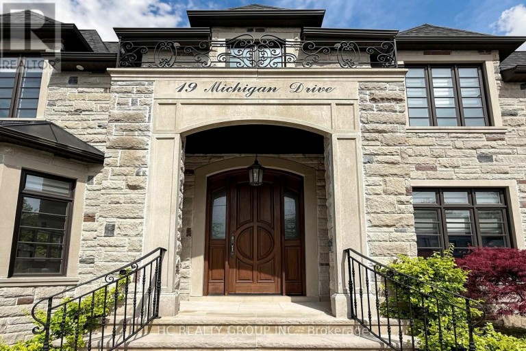 19 MICHIGAN DRIVE, Toronto (Newtonbrook East), Ontario, M2M3H9