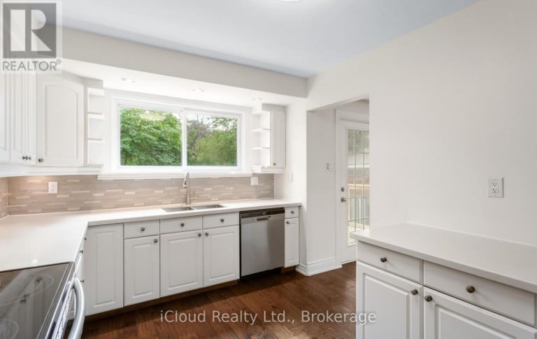 588 WALKERS LINE, Burlington (Roseland), Ontario, L7N2E5