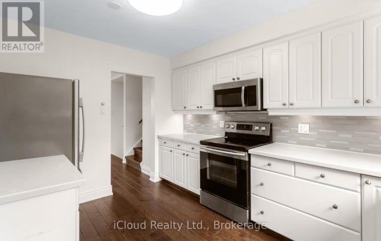 588 WALKERS LINE, Burlington (Roseland), Ontario, L7N2E5