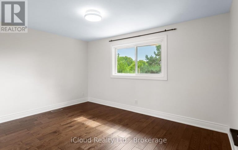 588 WALKERS LINE, Burlington (Roseland), Ontario, L7N2E5