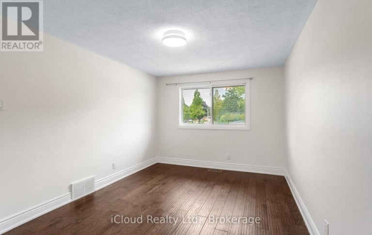 588 WALKERS LINE, Burlington (Roseland), Ontario, L7N2E5