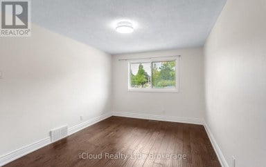 588 WALKERS LINE Burlington (Roseland) Ontario photo 26