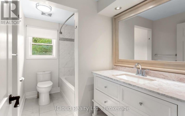 588 WALKERS LINE, Burlington (Roseland), Ontario, L7N2E5