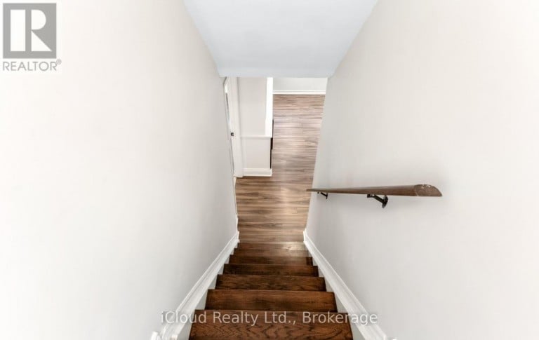 588 WALKERS LINE, Burlington (Roseland), Ontario, L7N2E5