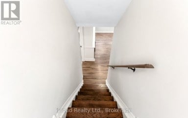 588 WALKERS LINE Burlington (Roseland) Ontario photo 32