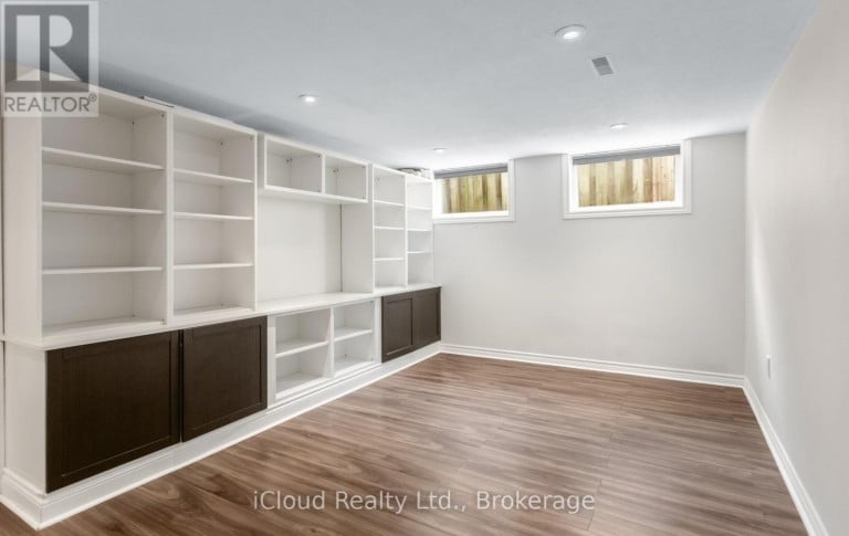 588 WALKERS LINE, Burlington (Roseland), Ontario, L7N2E5