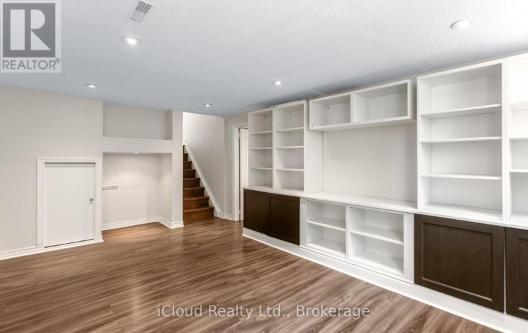 588 WALKERS LINE, Burlington (Roseland), Ontario, L7N2E5