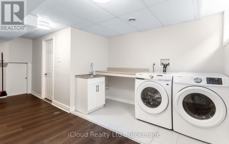 588 WALKERS LINE, Burlington (Roseland), Ontario, L7N2E5