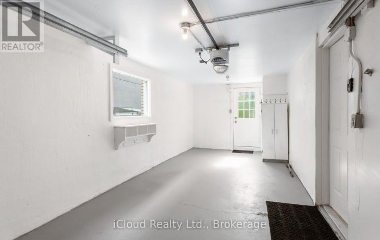 588 WALKERS LINE, Burlington (Roseland), Ontario, L7N2E5