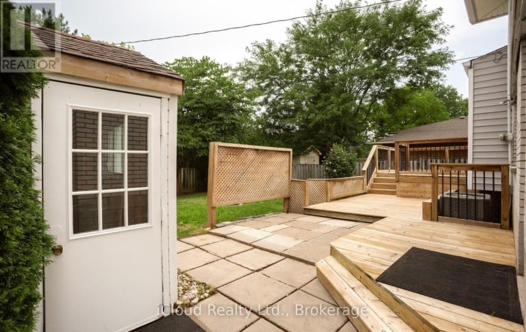 588 WALKERS LINE, Burlington (Roseland), Ontario, L7N2E5