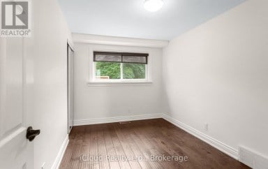 588 WALKERS LINE Burlington (Roseland) Ontario photo 7