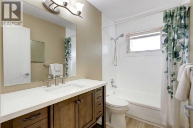 31 Deer Place SE Calgary Alberta photo 15