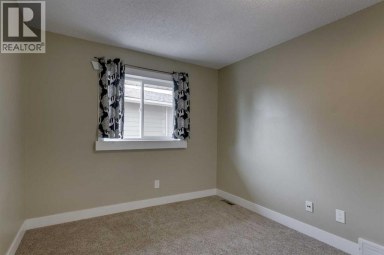 31 Deer Place SE Calgary Alberta photo 16