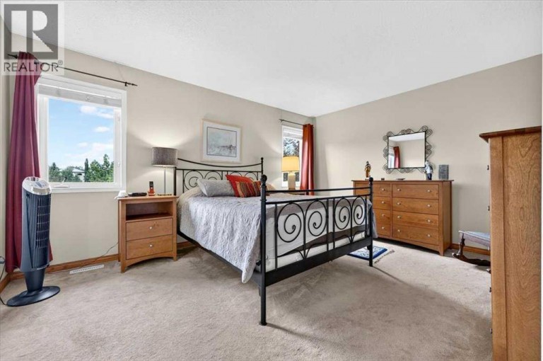 16 Rocky Ridge Landing NW, Calgary, Alberta, T3G4E3