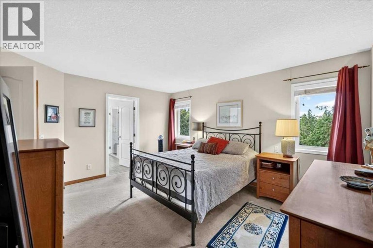 16 Rocky Ridge Landing NW, Calgary, Alberta, T3G4E3