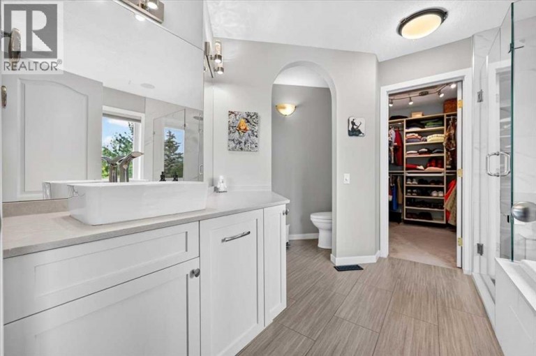 16 Rocky Ridge Landing NW, Calgary, Alberta, T3G4E3