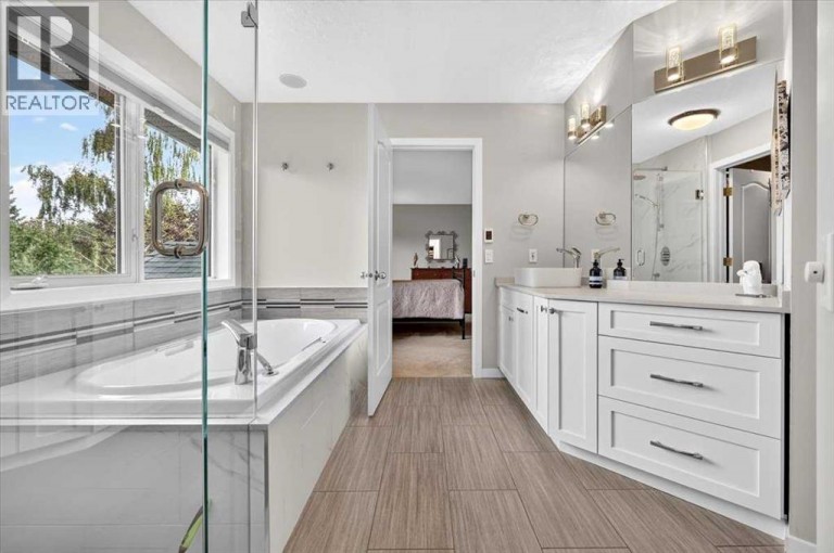 16 Rocky Ridge Landing NW, Calgary, Alberta, T3G4E3