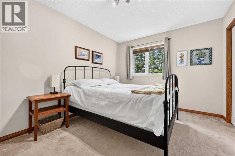 16 Rocky Ridge Landing NW, Calgary, Alberta, T3G4E3