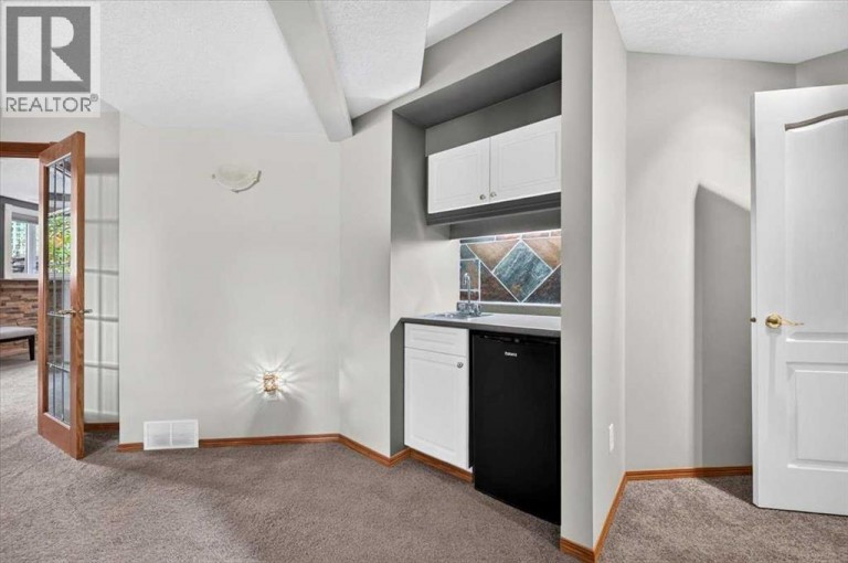 16 Rocky Ridge Landing NW, Calgary, Alberta, T3G4E3