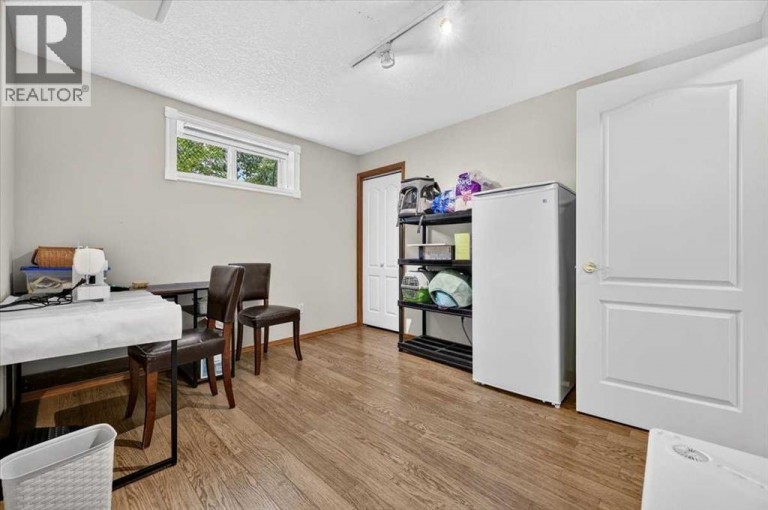 16 Rocky Ridge Landing NW, Calgary, Alberta, T3G4E3