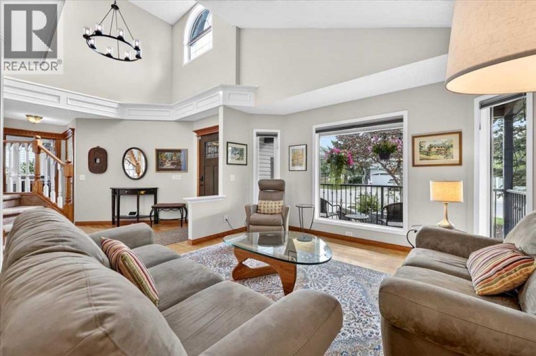 16 Rocky Ridge Landing NW, Calgary, Alberta, T3G4E3