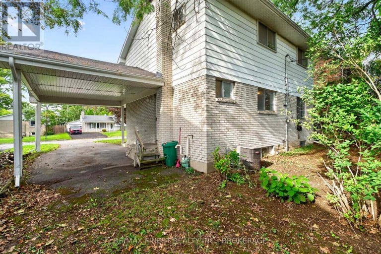 92 CLIFF CRESCENT, Kingston (Central City West), Ontario, K7M1A8