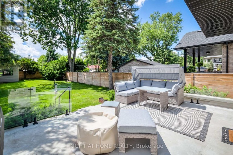 124 SHAVER AVENUE N, Toronto (Islington-City Centre West), Ontario, M9B4N8