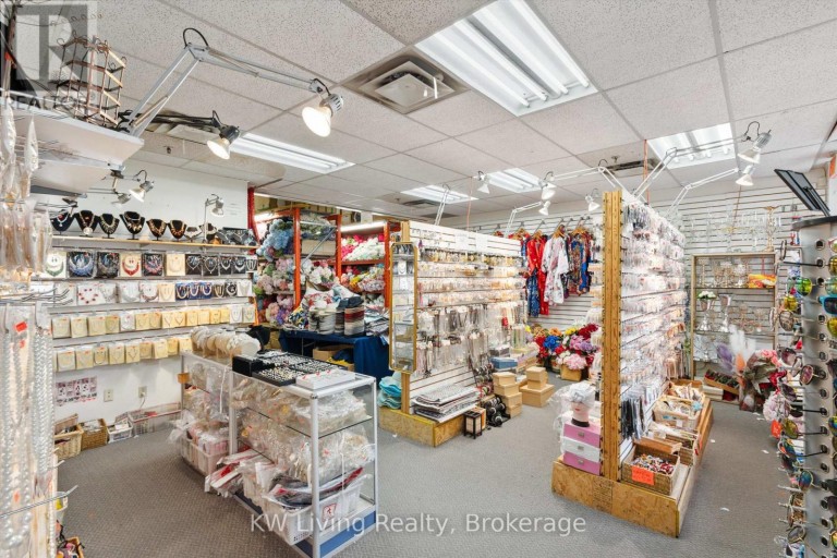 15 & 16 - 975 PACIFIC GATE, Mississauga (Northeast), Ontario, L5T1Y1