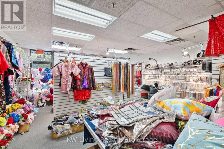 15 & 16 - 975 PACIFIC GATE, Mississauga (Northeast), Ontario, L5T1Y1