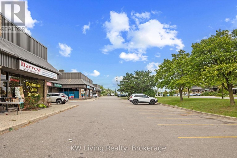 15 & 16 - 975 PACIFIC GATE, Mississauga (Northeast), Ontario, L5T1Y1