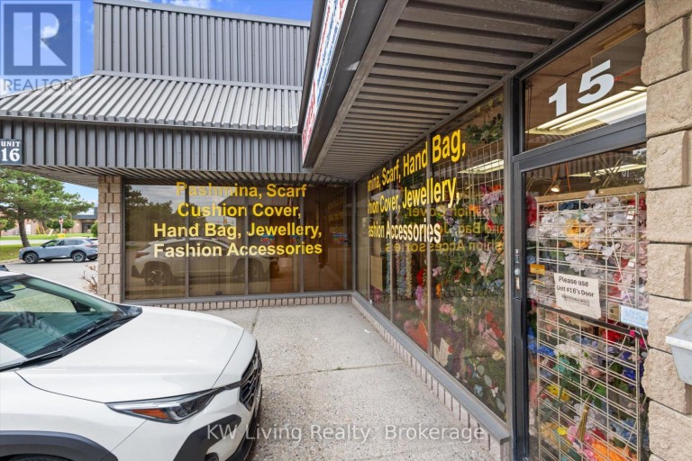 15 & 16 - 975 PACIFIC GATE, Mississauga (Northeast), Ontario, L5T1Y1