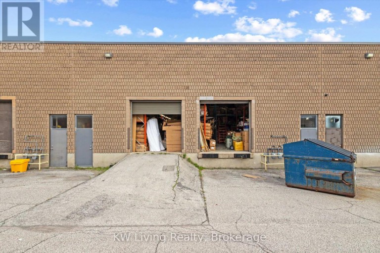 15 & 16 - 975 PACIFIC GATE, Mississauga (Northeast), Ontario, L5T1Y1