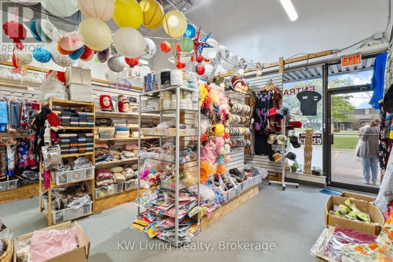 15 & 16 - 975 PACIFIC GATE, Mississauga (Northeast), Ontario, L5T1Y1