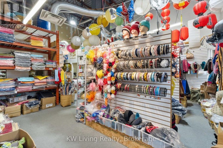 15 & 16 - 975 PACIFIC GATE, Mississauga (Northeast), Ontario, L5T1Y1