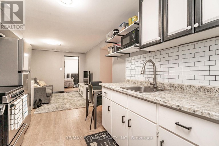 52 CHARTERS ROAD, Brampton (Madoc), Ontario, L6V2S5