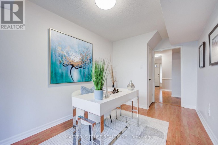35 BARDS WALKWAY, Toronto (Pleasant View), Ontario, M2J4T8