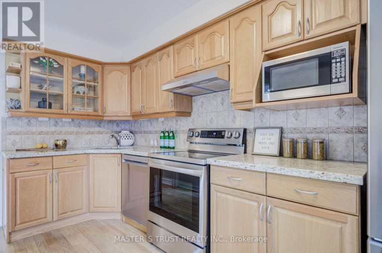 35 BARDS WALKWAY, Toronto (Pleasant View), Ontario, M2J4T8