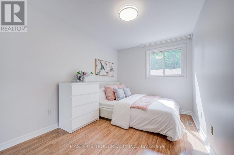 35 BARDS WALKWAY, Toronto (Pleasant View), Ontario, M2J4T8