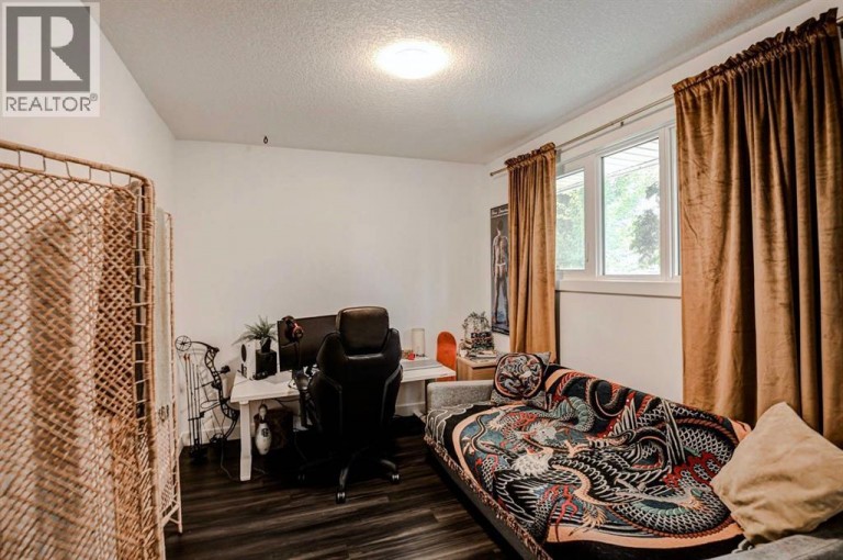 3 Glenway Drive SW, Calgary, Alberta, T3E4T7