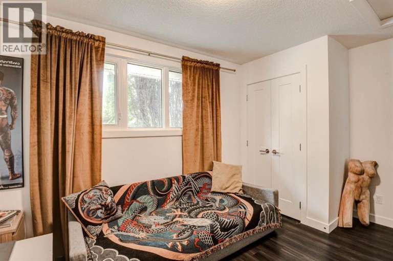 3 Glenway Drive SW, Calgary, Alberta, T3E4T7