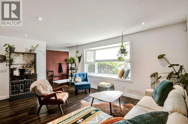 3 Glenway Drive SW, Calgary, Alberta, T3E4T7