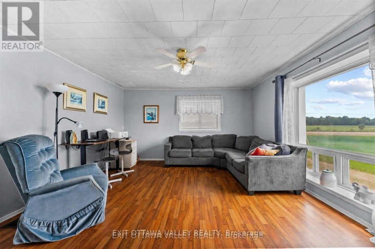 38922 41 HIGHWAY, Laurentian Valley, Ontario, K8A6W4