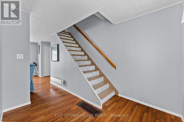 38922 41 HIGHWAY, Laurentian Valley, Ontario, K8A6W4
