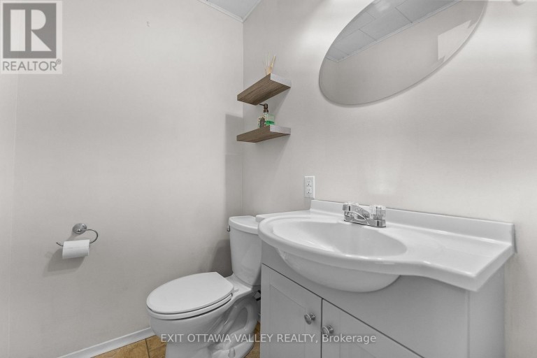 38922 41 HIGHWAY, Laurentian Valley, Ontario, K8A6W4